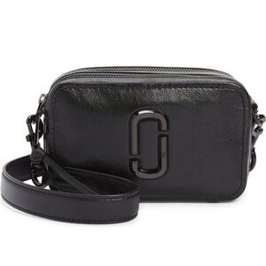 The Marc Jacobs Snapshot Bag in all leather 🖤